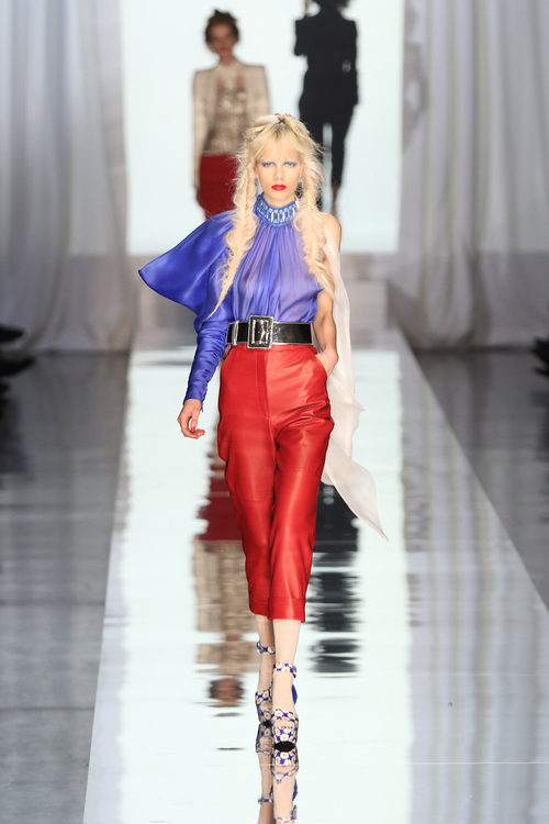 Look ochentero de Jean Paul Gaultier primavera/verano 2017 en la Semana de la Alta Costura de París