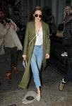 Gigi Hadid con un look minimal por las calles de Nueva York