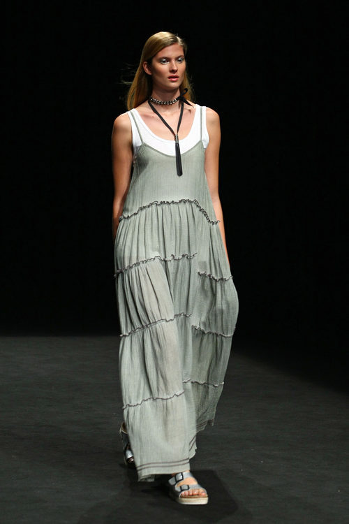Vestido vaporoso de TCN primavera/verano 2017 en la 080 Barcelona Fashion