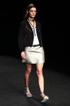 Chaqueta negra de TCN primavera/verano 2017 en la 080 Barcelona Fashion