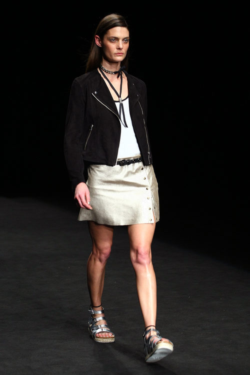 Chaqueta negra de TCN primavera/verano 2017 en la 080 Barcelona Fashion