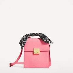 Bolso rosa con lazo de Zara primavera/verano 2017