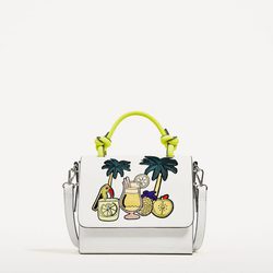 Bolso decorado con parches de Zara primavera/verano 2017