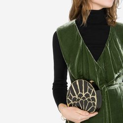 Clutch de forma redonda de Uterqüe primavera/verano 2017