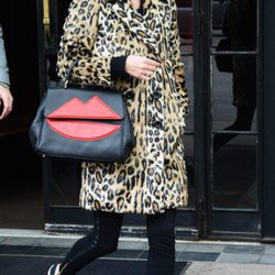 Nicky Hilton con un abrigo animal print en las calles de Nueva York