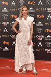 María León con un vestido de plumas en los Premios Goya 2017