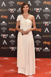 Michelle Jenner con un vestido blanco en los Premios Goya 2017