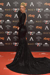 Amaia Salamanca con un vestido brilly en los Premios Goya 2017