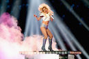 Lady Gaga con un crop top college en la Super Bowl 2017