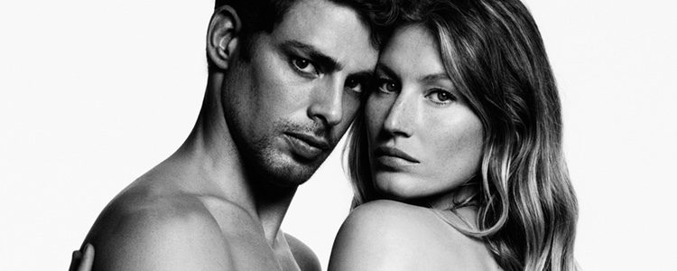 Gisele Bündchen posando desnuda para Givenchy invierno 2017