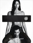 Irina Shayk con unos jeans de la campaña invierno 2017 de Givenchy