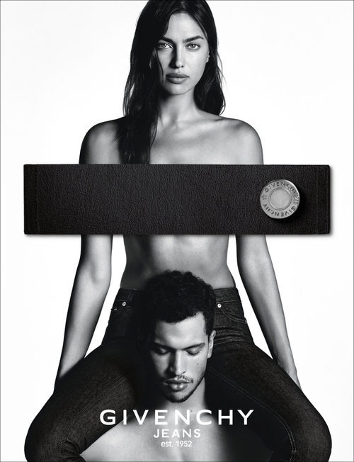 Irina Shayk con unos jeans de la campaña invierno 2017 de Givenchy
