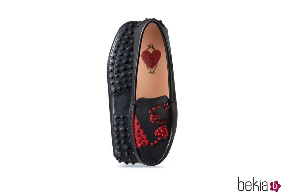 Mocasines negros con corazones de Tod's colección San Valentín 2017