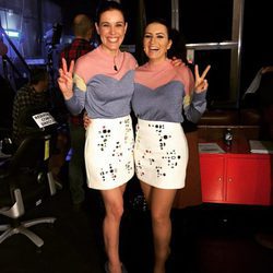 Raquel Sánchez Silva y Silvia Abril con un look de & Other Stories en el programa 'Late Motiv'