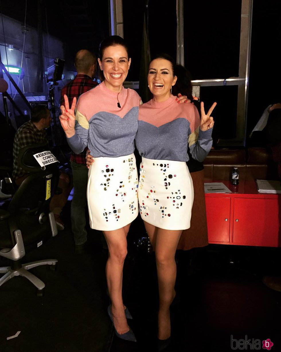Raquel Sánchez Silva y Silvia Abril con un look de & Other Stories en el programa 'Late Motiv'