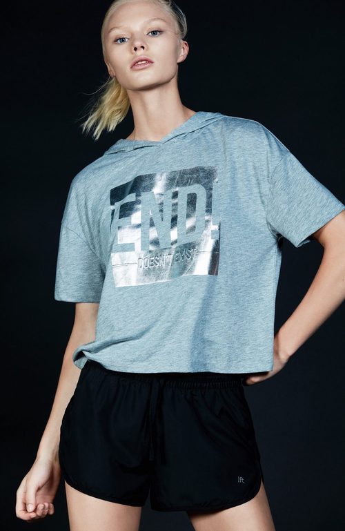 Camiseta gris deportiva de Lefties primavera/verano 2017