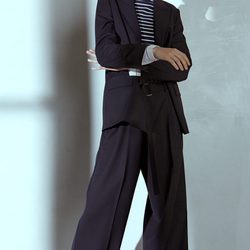 Traje de chaqueta azul de Adolfo Domínguez primavera/verano 2017