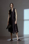 Vestido negro de Adolfo Domínguez primavera/verano 2017