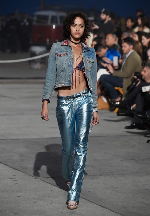 Pantalón metalizado de Tommy Hilfiger y Gigi Hadid primavera/verano 2017
