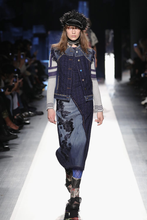 Vestido largo denim de Desigual otoño/invierno 2017/2018 en la New York Fashion Week