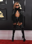 Lady Gaga con un look rocky en los Grammy 2017