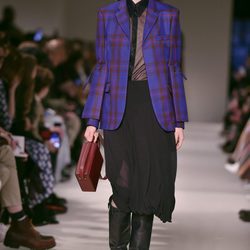 Chaqueta de cuadros de Victoria Beckham otoño/invierno 2017/2018 en la New York Fashion Week
