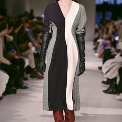 Vestido midi de Victoria Beckham otoño/invierno 2017/2018 en la New York Fashion Week