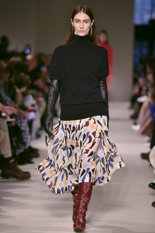 Falda de vuelo de Victoria Beckham otoño/invierno 2017/2018 en la New York Fashion Week
