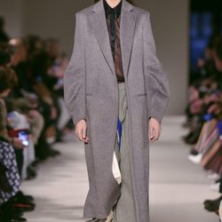 Abrigo de paño largo de Victoria Beckham otoño/invierno 2017/2018 en la New York Fashion Week