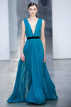 Vestido azul de Carolina Herrera otoño/invierno 2017/2018 en la New York Fashion Week