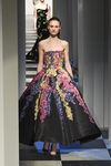 Vestido con volumen de Oscar de la Renta otoño/invierno 2017/2018 en la New York Fashion Week