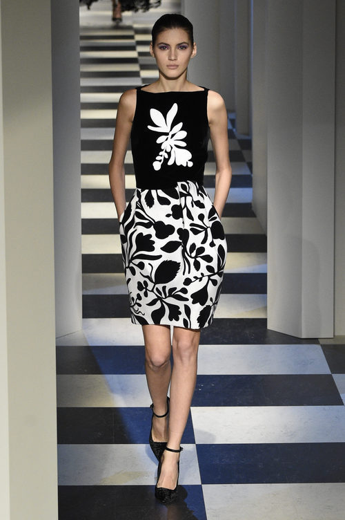 Vestido bicolor de Oscar de la Renta otoño/invierno 2017/2018 en la New York Fashion Week
