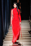 Vestido largo y rojo de Monse otoño/invierno 2017/2018 en la New York Fashion Week