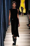 Vestido midi negro de Monse otoño/invierno 2017/2018 en la New York Fashion Week
