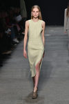 Vestido de corte recto de Narciso Rodriguez otoño/invierno 2017/2018 en la New York Fashion Week