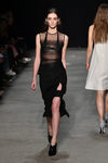 Camisa con transparencias de Narciso Rodriguez otoño/invierno 2017/2018 en la New York Fashion Week