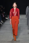 Camisa color rojo intenso de Narciso Rodriguez otoño/invierno 2017/2018 en la New York Fashion Week
