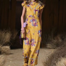 Vestido amarillo estampado de Coach otoño/invierno 2017/2018 en la New York Fashion Week