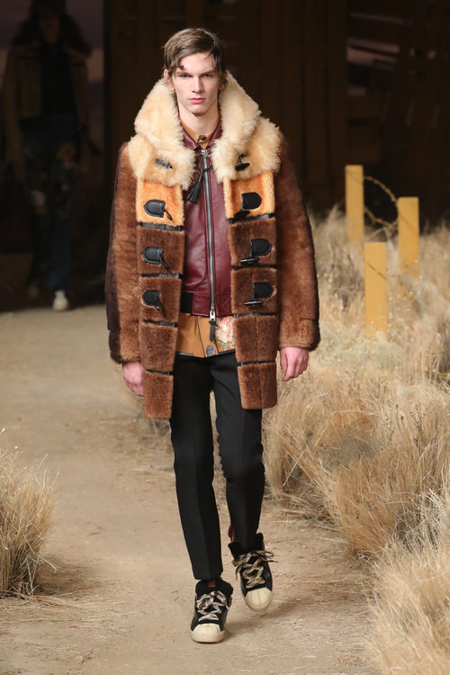 Abrigo de piel y chaqueta de cuero de Coach otoño/invierno 2017/2018 en la New York Fashion Week