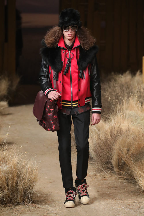 Chaqueta roja de Coach otoño/invierno 2017/2018 en la New York Fashion Week