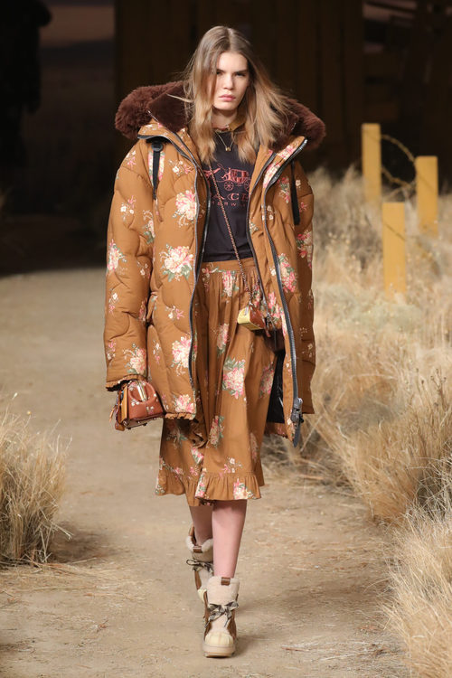Abrigo acolchado de Coach otoño/invierno 2017/2018 en la New York Fashion Week