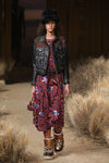 Chaqueta de cuero con tachuelas de Coach otoño/invierno 2017/2018 en la New York Fashion Week