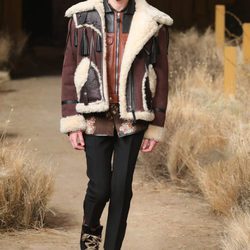 Chaqueta marrón con borrego de Coach otoño/invierno 2017/2018 en la New York Fashion Week