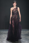 Vestido negro con transparencias de Marchesa otoño/invierno 2017/2018 en la New York Fashion Week