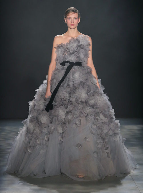 Vestido voluminoso de Marchesa otoño/invierno 2017/2018 en la New York Fashion Week