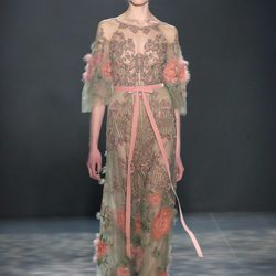 Vestido de tul y flores de Marchesa otoño/invierno 2017/2018 en la New York Fashion Week