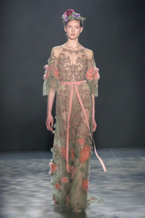 Vestido de tul y flores de Marchesa otoño/invierno 2017/2018 en la New York Fashion Week