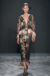 Vestido con flecos de Marchesa otoño/invierno 2017/2018 en la New York Fashion Week