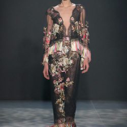 Vestido con flecos de Marchesa otoño/invierno 2017/2018 en la New York Fashion Week