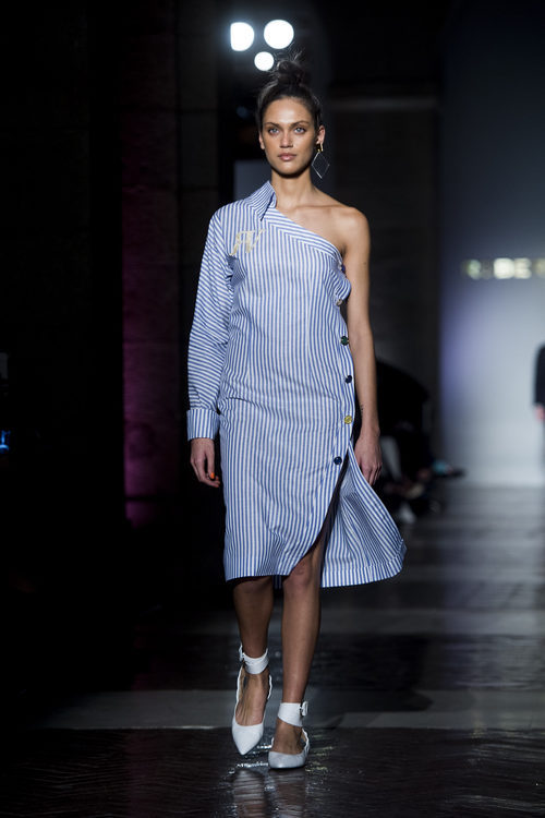 Vestido camisero de Roberto Verino primavera/verano 2017 en la Madrid Fashion Week